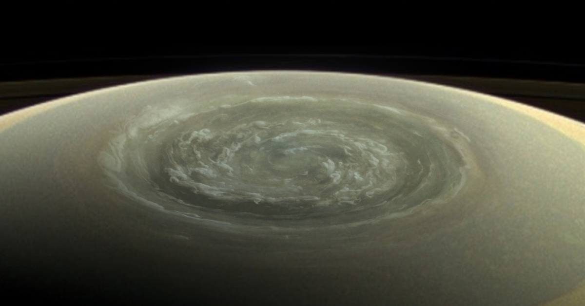 Ураган на сатурне фото